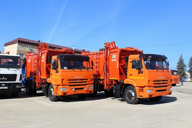 Мусоровоз с боковой загрузкой КО-440-7