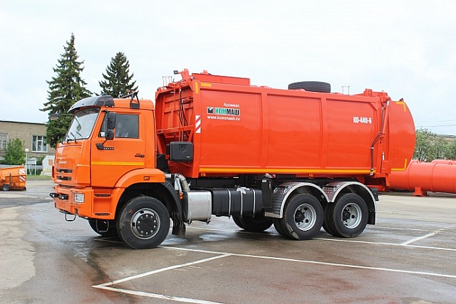 Мусоровоз с боковой загрузкой КО-440-6
