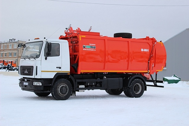Мусоровоз с боковой загрузкой КО-440-9