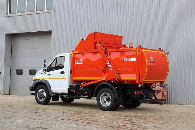 Мусоровоз с задней загрузкой КО-440N