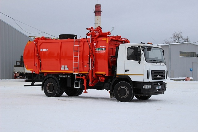 Мусоровоз с боковой загрузкой КО-440-9