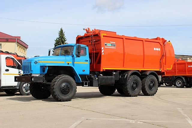 Мусоровоз с боковой загрузкой КО-440-5У