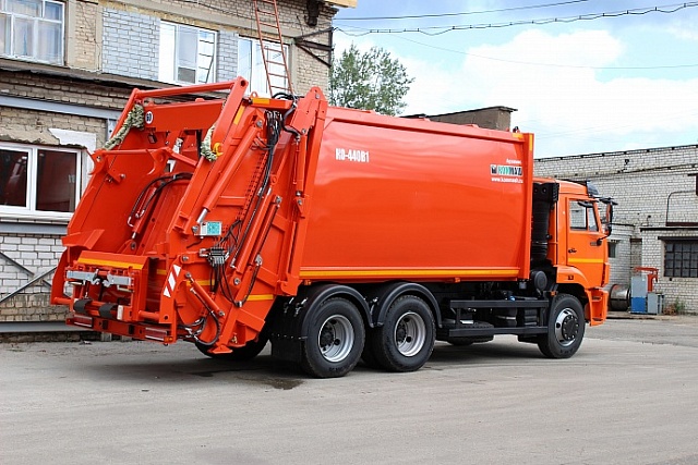 Мусоровоз с задней загрузкой КО-440В1-01