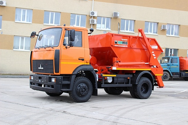 Мусоровоз контейнерный КО-440АМ