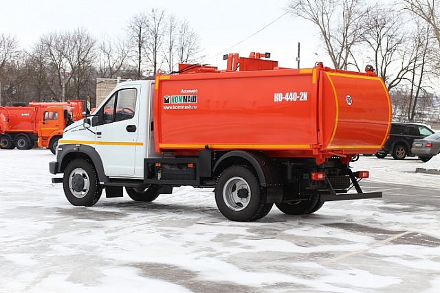 Мусоровоз с боковой загрузкой КО-440-2N