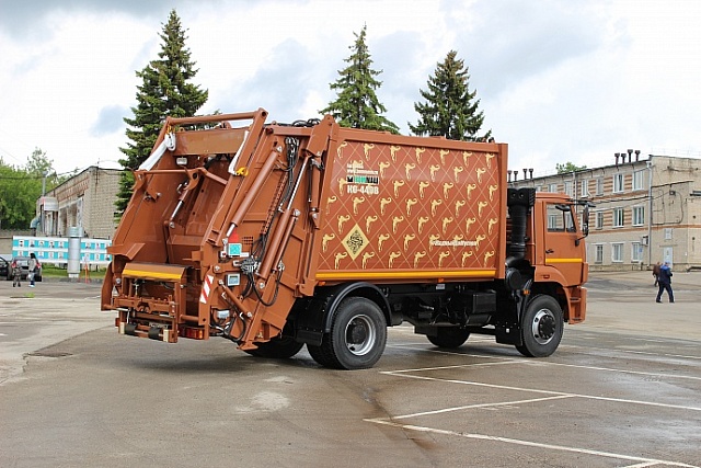 Мусоровоз с задней загрузкой КО-440В