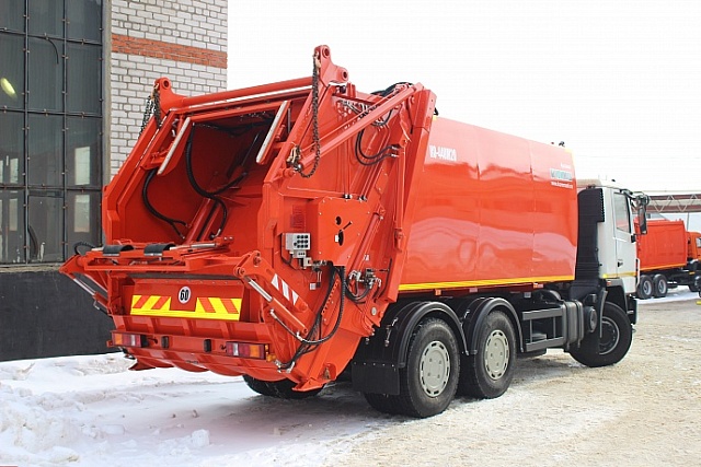 Мусоровоз с задней загрузкой КО-440М20 20м3
