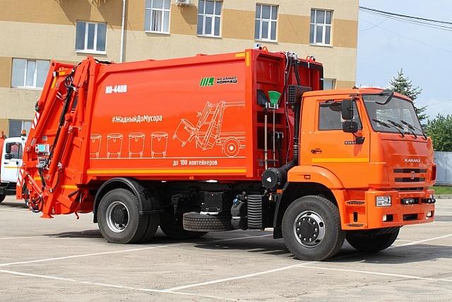 Мусоровоз с задней загрузкой КО-440В