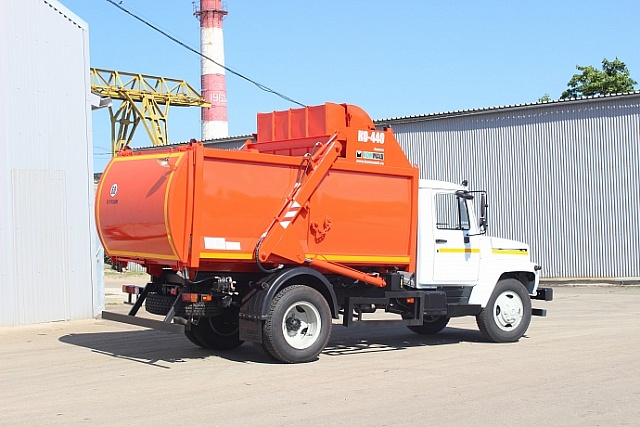 Мусоровоз с задней загрузкой КО-440