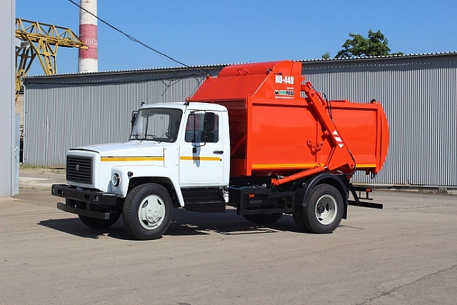 Мусоровоз с задней загрузкой КО-440