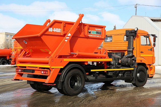 Мусоровоз контейнерный КО-440А1