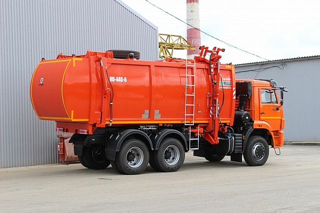 Мусоровоз с боковой загрузкой КО-440-6
