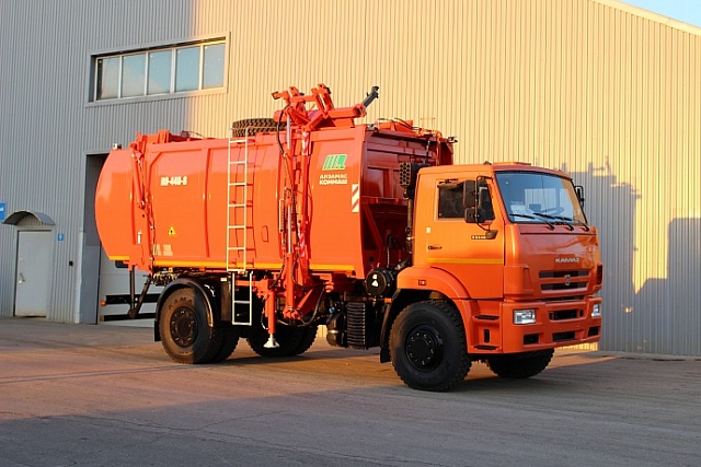 Мусоровоз с боковой загрузкой КО-440-8