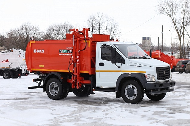 Мусоровоз с боковой загрузкой КО-440-2N