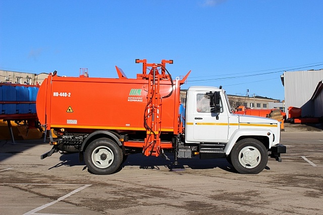 Мусоровоз с боковой загрузкой КО-440-2