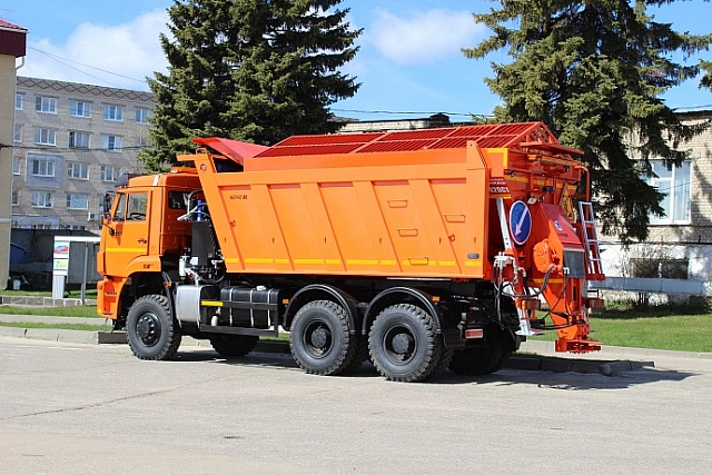 Комбинированная дорожная машина КО-829С1-03