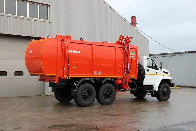 Мусоровоз с боковой загрузкой КО-440-5У