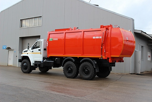 Мусоровоз с боковой загрузкой КО-440-5У