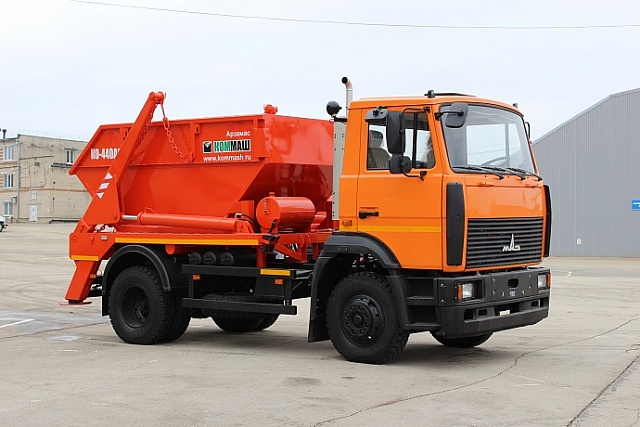 Мусоровоз контейнерный КО-440АМ
