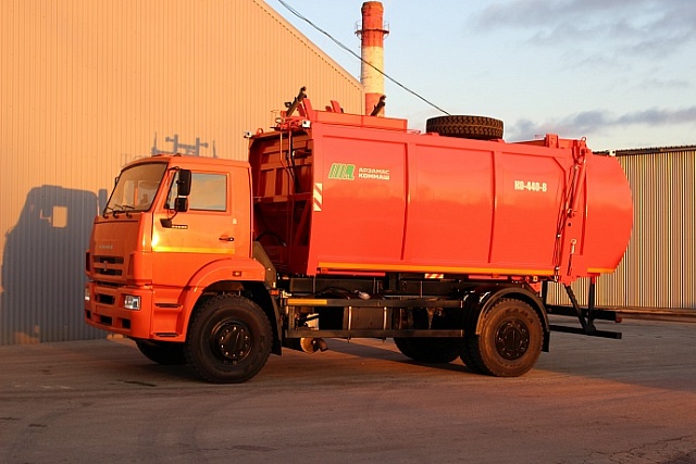 Мусоровоз с боковой загрузкой КО-440-8