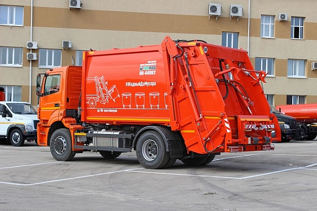 Мусоровоз с задней загрузкой КО-440В2