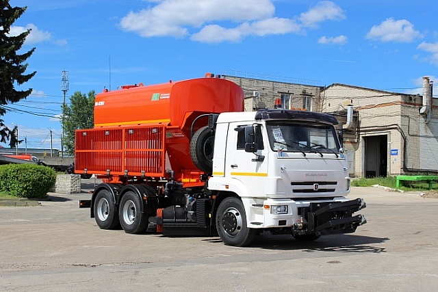 Комбинированная дорожная машина КО-829Б1