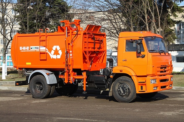 Мусоровоз с боковой загрузкой КО-440-4К1