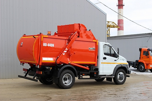 Мусоровоз с задней загрузкой КО-440N