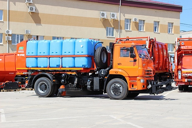 Комбинированная дорожная машина КО-829Д1