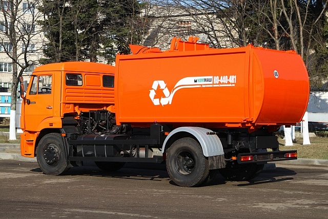Мусоровоз с боковой загрузкой КО-440-4К1
