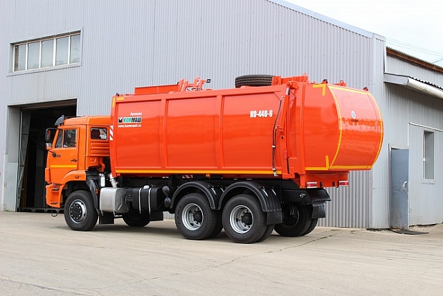 Мусоровоз с боковой загрузкой КО-440-6