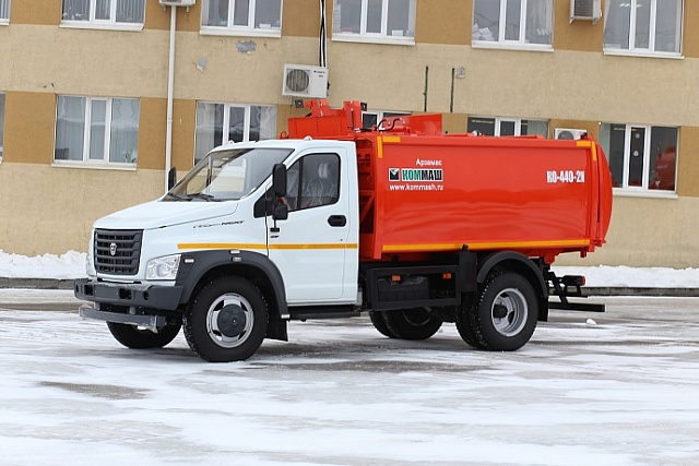 Мусоровоз с боковой загрузкой КО-440-2N