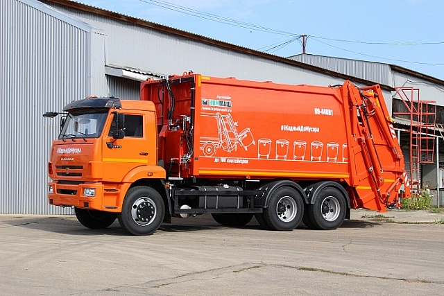 Мусоровоз с задней загрузкой КО-440В1