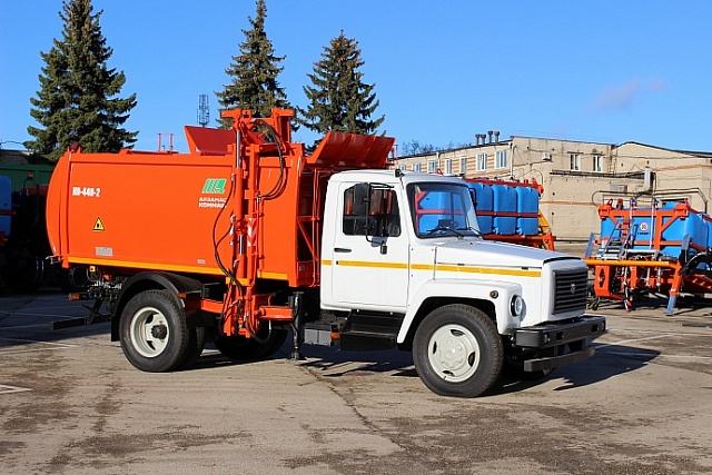 Мусоровоз с боковой загрузкой КО-440-2