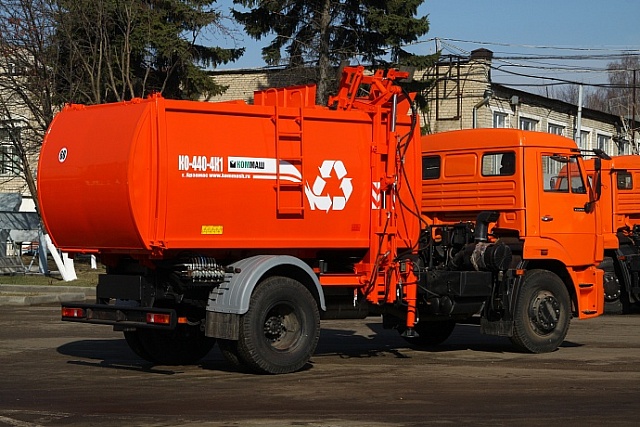 Мусоровоз с боковой загрузкой КО-440-4К1