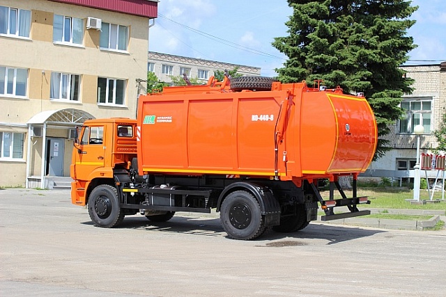 Мусоровоз с боковой загрузкой КО-440-8К