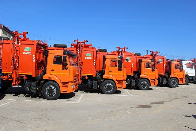 Мусоровоз с боковой загрузкой КО-440-7