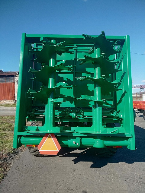 Машина для внесения твердых органических удобрений МТУ-18