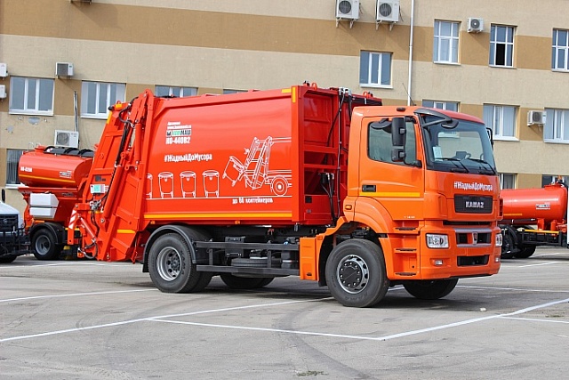 Мусоровоз с задней загрузкой КО-440В2