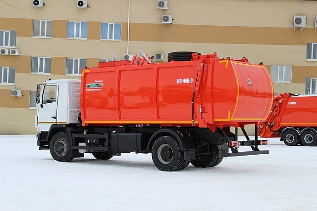 Мусоровоз с боковой загрузкой КО-440-9