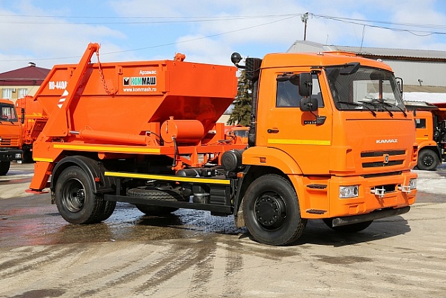 Мусоровоз контейнерный КО-440А1