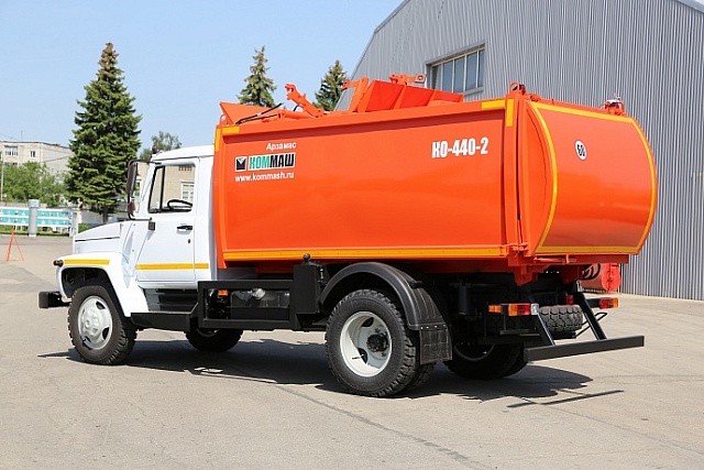 Мусоровоз с боковой загрузкой КО-440-2