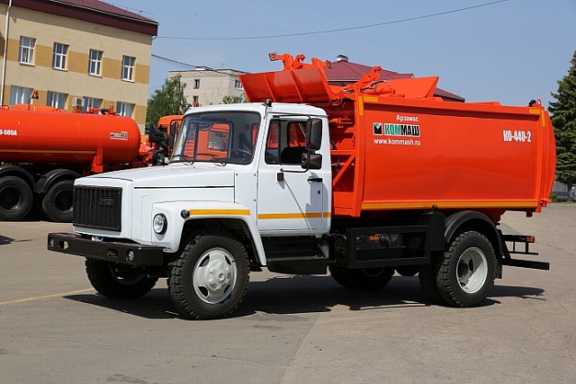 Мусоровоз с боковой загрузкой КО-440-2