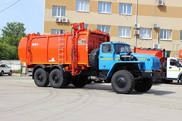 Мусоровоз с боковой загрузкой КО-440-5У