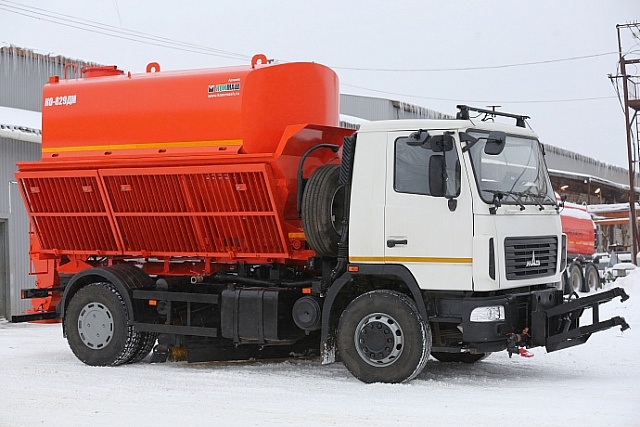 Комбинированная дорожная машина КО-829ДМ