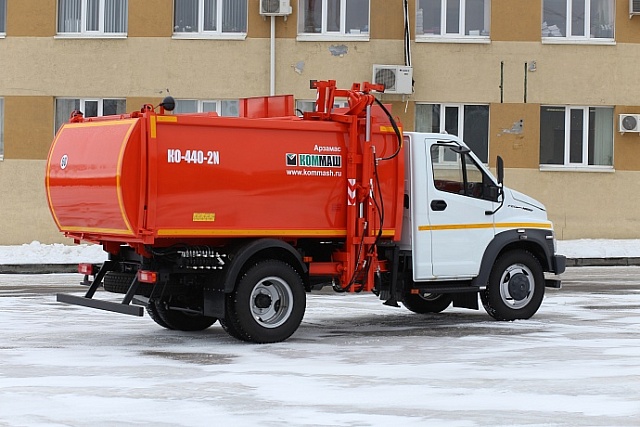 Мусоровоз с боковой загрузкой КО-440-2N