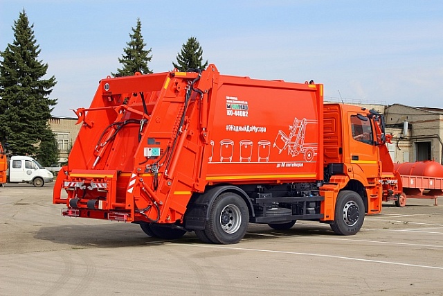 Мусоровоз с задней загрузкой КО-440В2