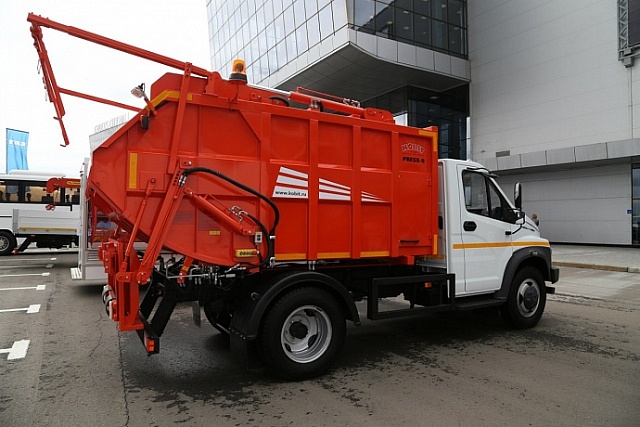 Мусоровоз с задней загрузкой KBR-P6N