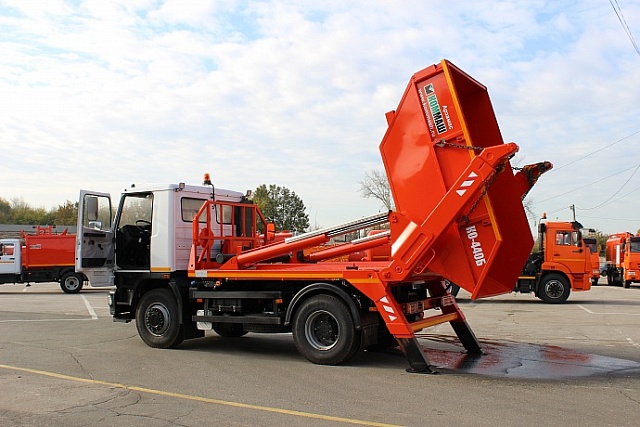 Мусоровоз контейнерный КО-440Б
