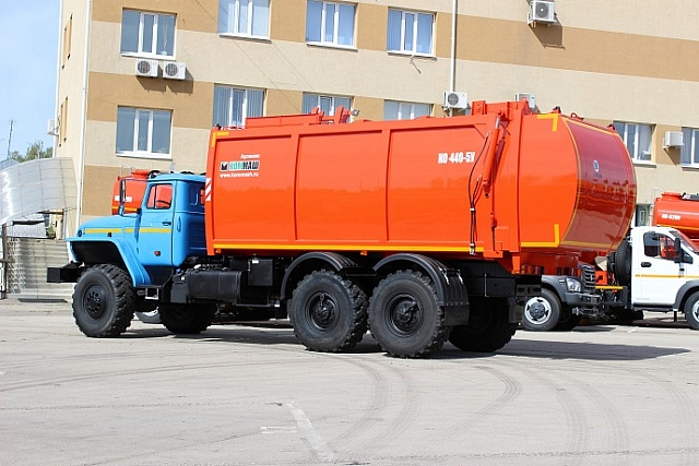 Мусоровоз с боковой загрузкой КО-440-5У